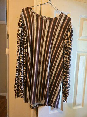 Sunshine & Rodeo L top, NWT, stripe bodice with leopard print sleeves